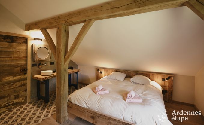 Luxueuze villa in Ereze met 9 slaapkamers, 9 badkamers, binnenzwembad, sauna en grote tuin voor 24 personen