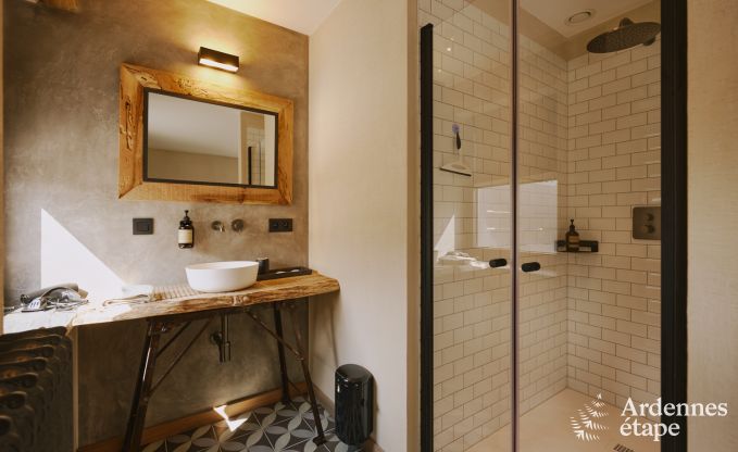 Luxueuze villa in Ereze met 9 slaapkamers, 9 badkamers, binnenzwembad, sauna en grote tuin voor 24 personen