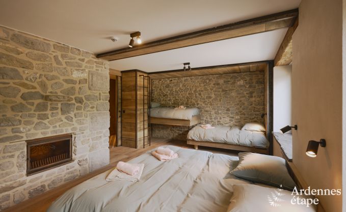 Luxueuze villa in Ereze met 9 slaapkamers, 9 badkamers, binnenzwembad, sauna en grote tuin voor 24 personen