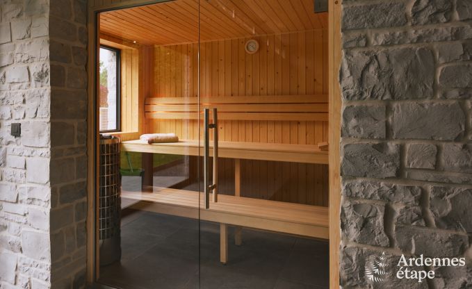 Luxueuze villa in Ereze met 9 slaapkamers, 9 badkamers, binnenzwembad, sauna en grote tuin voor 24 personen