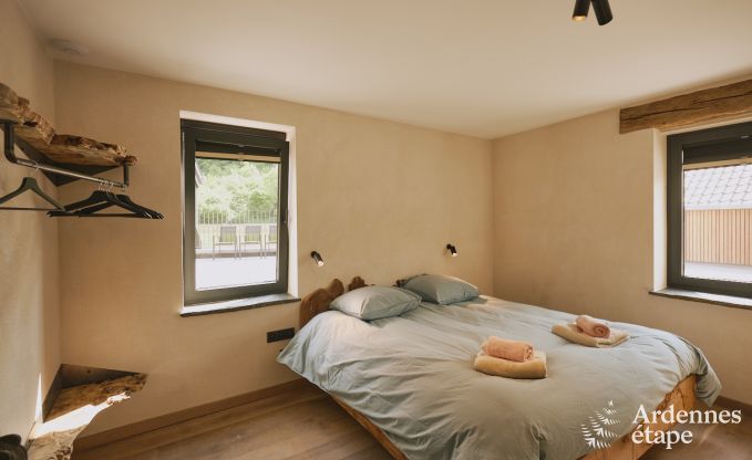 Luxueuze villa in Ereze met 9 slaapkamers, 9 badkamers, binnenzwembad, sauna en grote tuin voor 24 personen