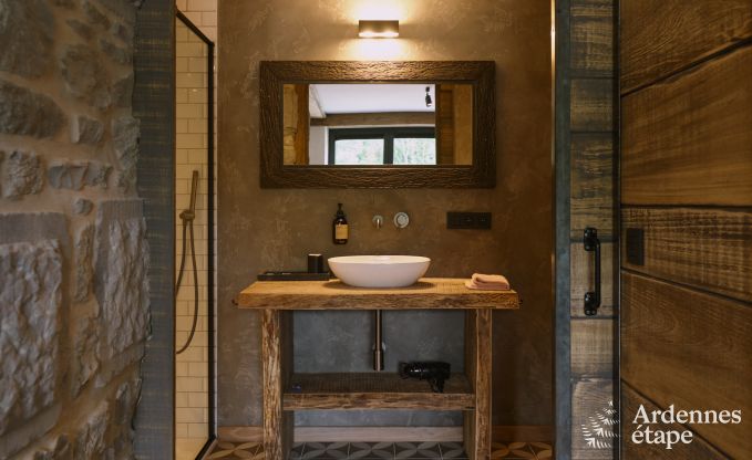 Luxueuze villa in Ereze met 9 slaapkamers, 9 badkamers, binnenzwembad, sauna en grote tuin voor 24 personen