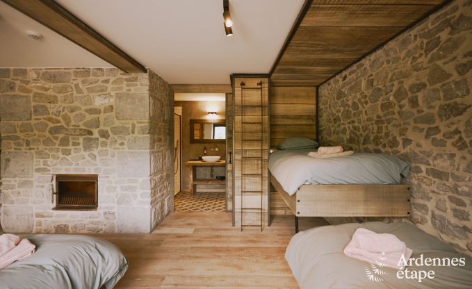 Luxueuze villa in Ereze met 9 slaapkamers, 9 badkamers, binnenzwembad, sauna en grote tuin voor 24 personen