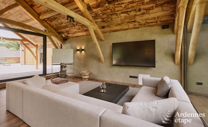 Luxueuze villa in Ereze met 9 slaapkamers, 9 badkamers, binnenzwembad, sauna en grote tuin voor 24 personen