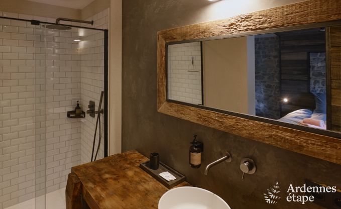 Luxueuze villa in Ereze met 9 slaapkamers, 9 badkamers, binnenzwembad, sauna en grote tuin voor 24 personen