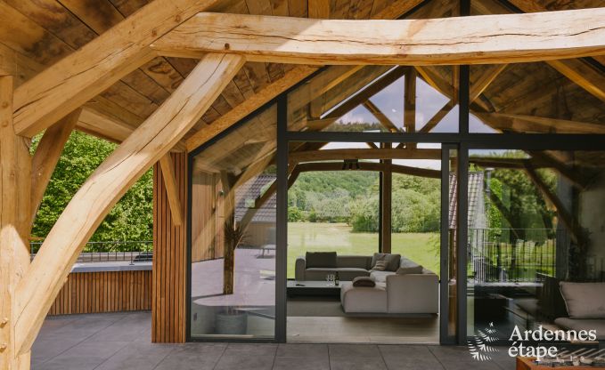 Luxueuze villa in Ereze met 9 slaapkamers, 9 badkamers, binnenzwembad, sauna en grote tuin voor 24 personen