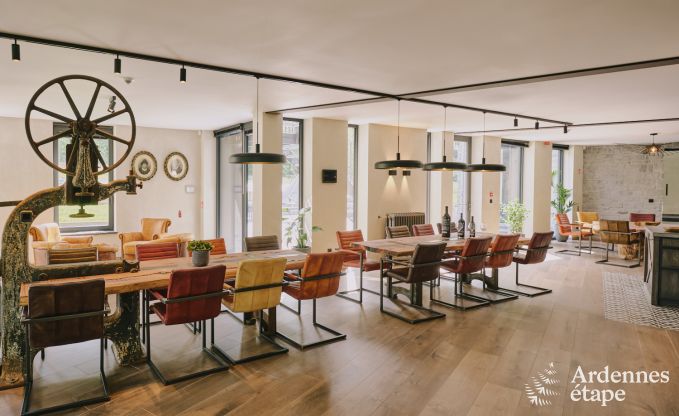 Luxueuze villa in Ereze met 9 slaapkamers, 9 badkamers, binnenzwembad, sauna en grote tuin voor 24 personen