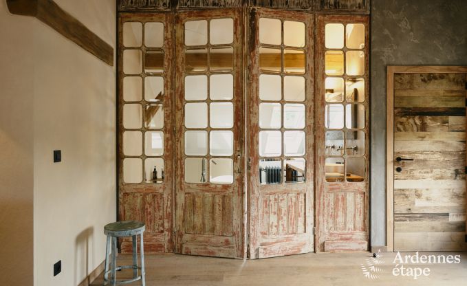 Luxueuze villa in Ereze met 9 slaapkamers, 9 badkamers, binnenzwembad, sauna en grote tuin voor 24 personen