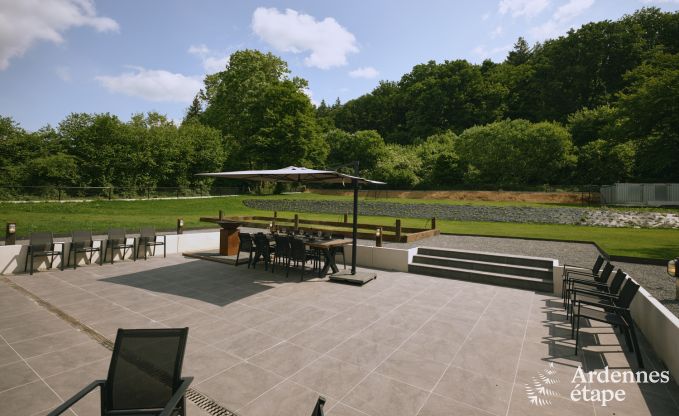 Luxueuze villa in Ereze met 9 slaapkamers, 9 badkamers, binnenzwembad, sauna en grote tuin voor 24 personen