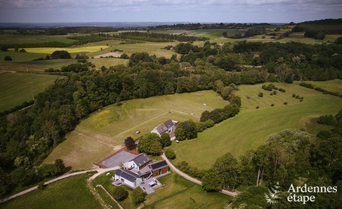 Luxueuze villa in Ereze met 9 slaapkamers, 9 badkamers, binnenzwembad, sauna en grote tuin voor 24 personen