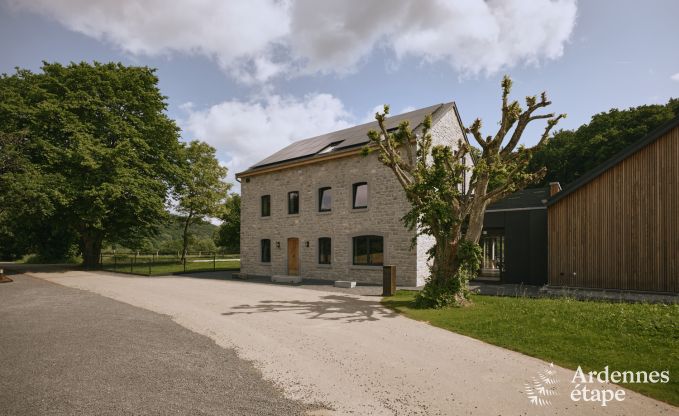Luxueuze villa in Ereze met 9 slaapkamers, 9 badkamers, binnenzwembad, sauna en grote tuin voor 24 personen