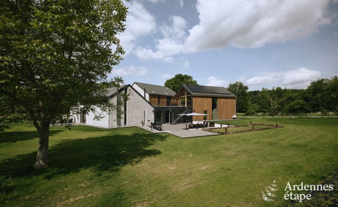 Luxueuze villa in Ereze met 9 slaapkamers, 9 badkamers, binnenzwembad, sauna en grote tuin voor 24 personen