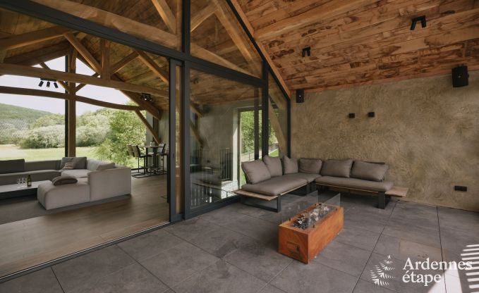 Luxueuze villa in Ereze met 9 slaapkamers, 9 badkamers, binnenzwembad, sauna en grote tuin voor 24 personen