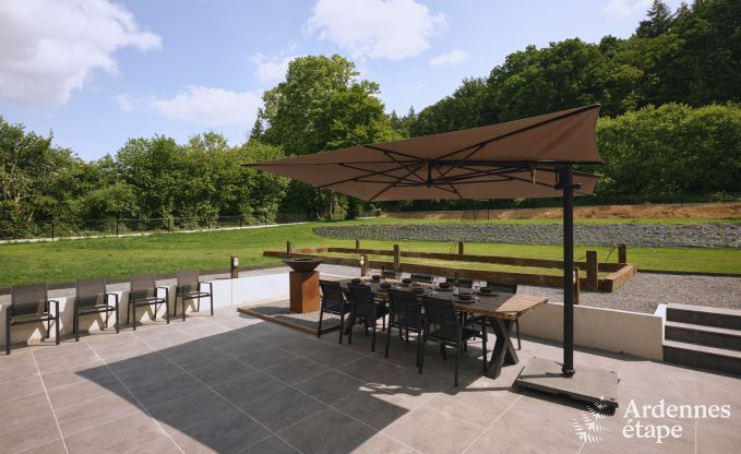 Luxueuze villa in Ereze met 9 slaapkamers, 9 badkamers, binnenzwembad, sauna en grote tuin voor 24 personen