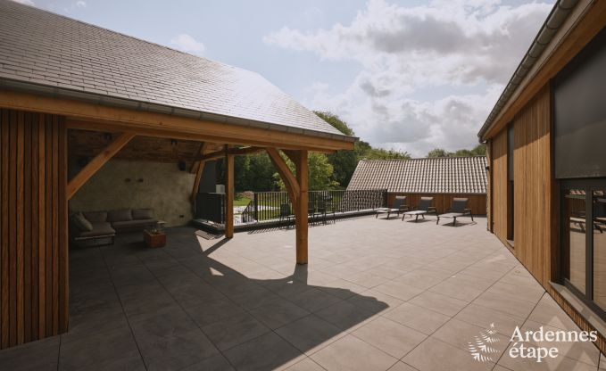 Luxueuze villa in Ereze met 9 slaapkamers, 9 badkamers, binnenzwembad, sauna en grote tuin voor 24 personen