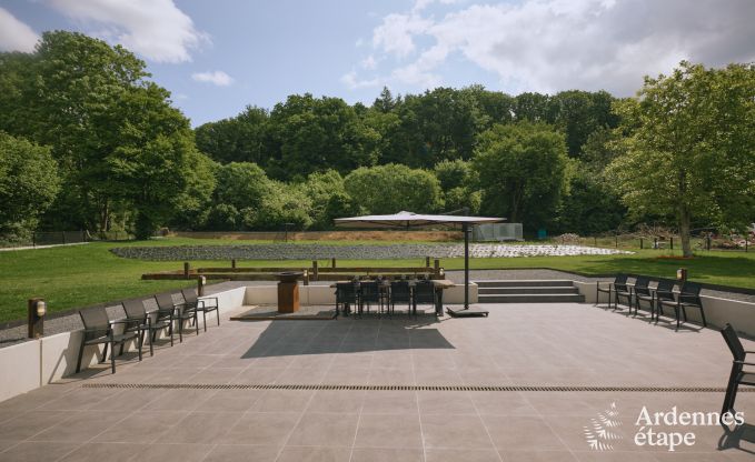 Luxueuze villa in Ereze met 9 slaapkamers, 9 badkamers, binnenzwembad, sauna en grote tuin voor 24 personen