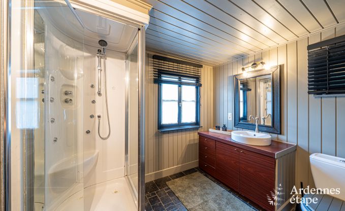 Charmante vakantiewoning voor 6 personen in �rez�e met 3 slaapkamers, priv�terras en houtkachel nabij de rustige Aisne-rivier