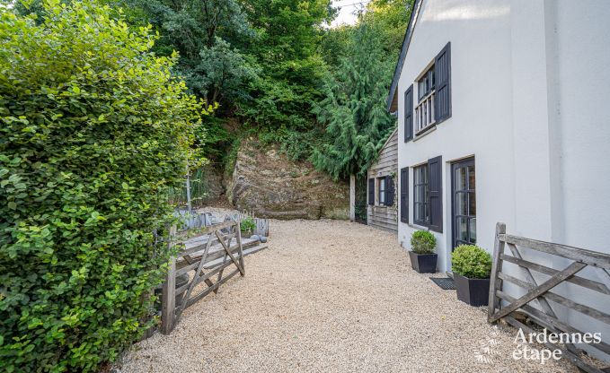 Charmante vakantiewoning voor 6 personen in �rez�e met 3 slaapkamers, priv�terras en houtkachel nabij de rustige Aisne-rivier