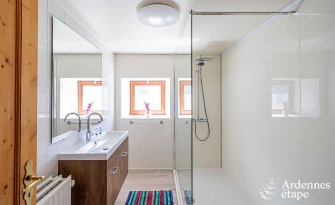 Vakantiehuis met overgedekte jacuzzi in Erez�e voor 16 personen in de Ardennen