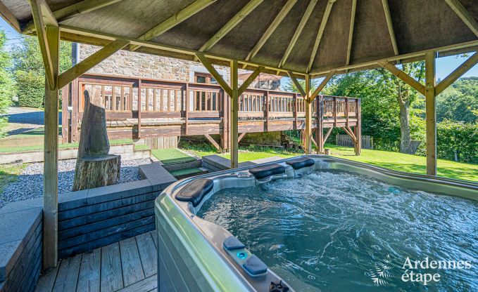 Vakantiehuis met overgedekte jacuzzi in Erez�e voor 16 personen in de Ardennen