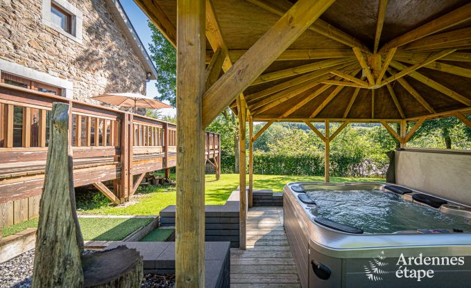 Vakantiehuis met overgedekte jacuzzi in Erez�e voor 16 personen in de Ardennen