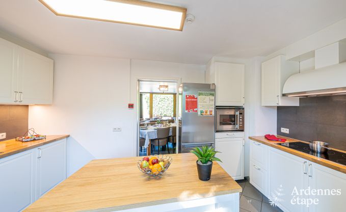 Vakantiehuis met overgedekte jacuzzi in Erez�e voor 16 personen in de Ardennen