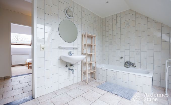 Ruim vakantiehuis in Erez�e met zwembad en fitnessruimte voor 38 sportievelingen