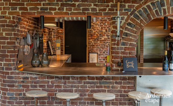 Afgelegen vakantiewoning in Esneux voor 12 personen met 6 slaapkamers, 7 badkamers, jacuzzi en zwembad