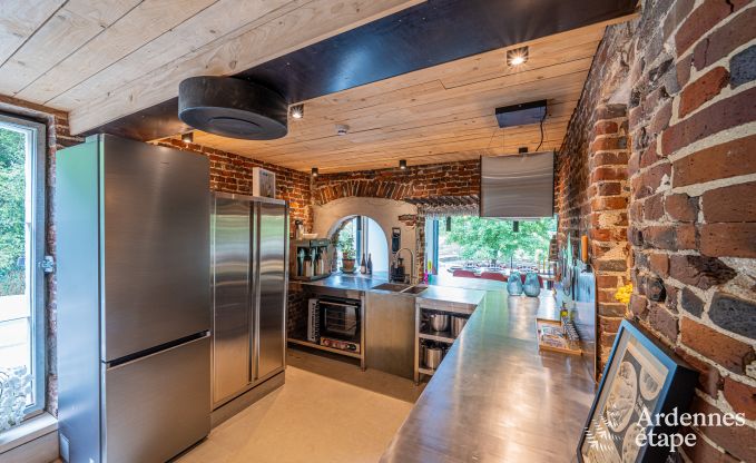 Afgelegen vakantiewoning in Esneux voor 12 personen met 6 slaapkamers, 7 badkamers, jacuzzi en zwembad