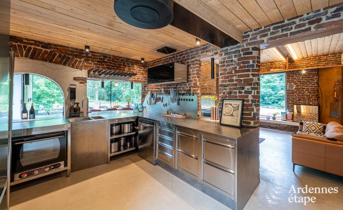 Afgelegen vakantiewoning in Esneux voor 12 personen met 6 slaapkamers, 7 badkamers, jacuzzi en zwembad