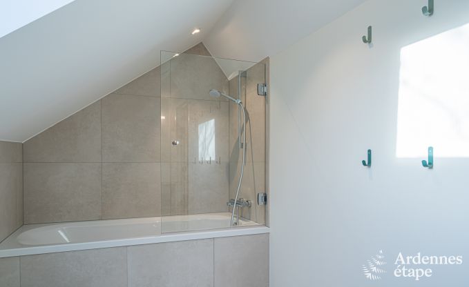 Ruim vakantiehuis voor 12 personen in Eupen met 5 slaapkamers, 5 badkamers, jacuzzi en priv�tuin