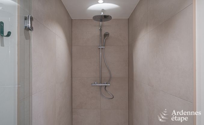 Ruim vakantiehuis voor 12 personen in Eupen met 5 slaapkamers, 5 badkamers, jacuzzi en priv�tuin