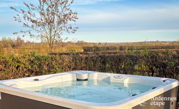 Ruim vakantiehuis voor 12 personen in Eupen met 5 slaapkamers, 5 badkamers, jacuzzi en priv�tuin