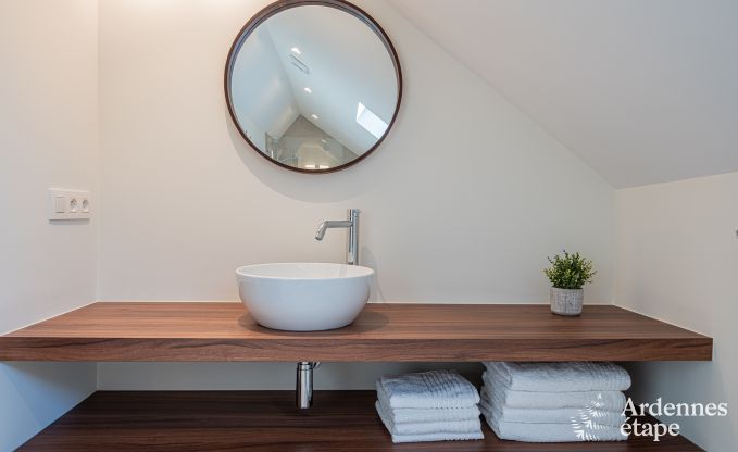 Ruim vakantiehuis voor 12 personen in Eupen met 5 slaapkamers, 5 badkamers, jacuzzi en priv�tuin