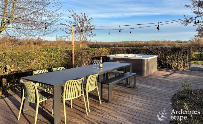 Ruim vakantiehuis voor 12 personen in Eupen met 5 slaapkamers, 5 badkamers, jacuzzi en priv�tuin