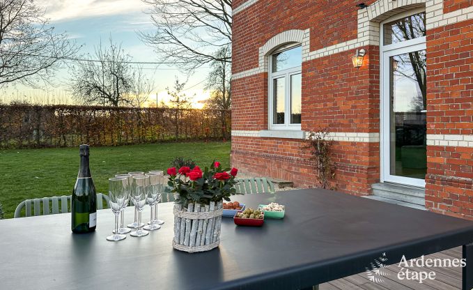 Ruim vakantiehuis voor 12 personen in Eupen met 5 slaapkamers, 5 badkamers, jacuzzi en priv�tuin