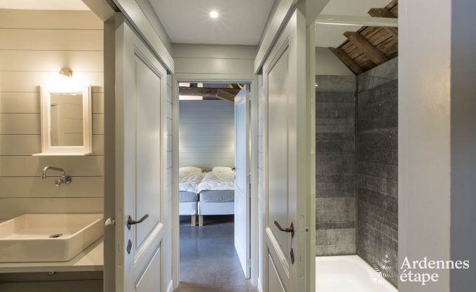 Authentiek vakantiehuis voor 32 personen in Maredsous, in de vallei van de Molign�e