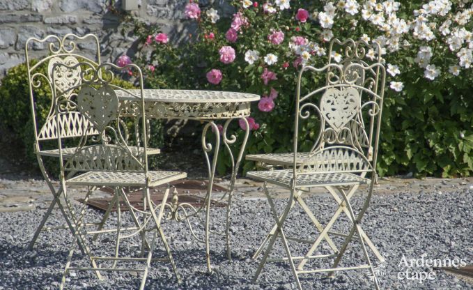 Authentiek vakantiehuis voor 32 personen in Maredsous, in de vallei van de Molign�e