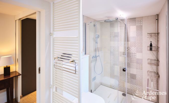 Charmante chalet voor 2 personen in Ferrires met houtkachel, tuin en
privterras aan het water