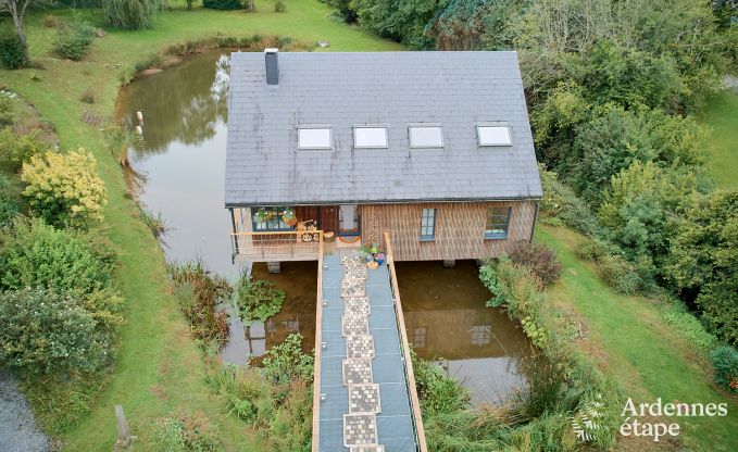 Charmante chalet voor 2 personen in Ferrires met houtkachel, tuin en
privterras aan het water