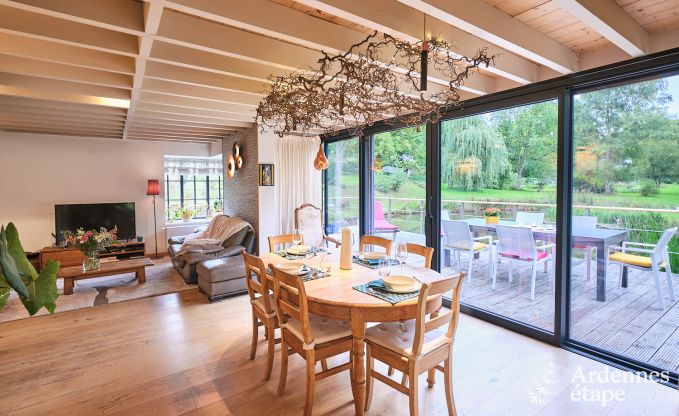 Charmante chalet voor 2 personen in Ferrires met houtkachel, tuin en
privterras aan het water