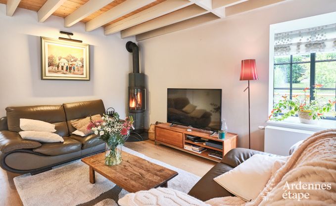 Charmante chalet voor 2 personen in Ferrires met houtkachel, tuin en
privterras aan het water