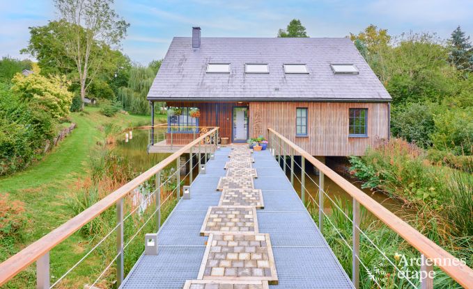 Charmante chalet voor 2 personen in Ferrires met houtkachel, tuin en
privterras aan het water