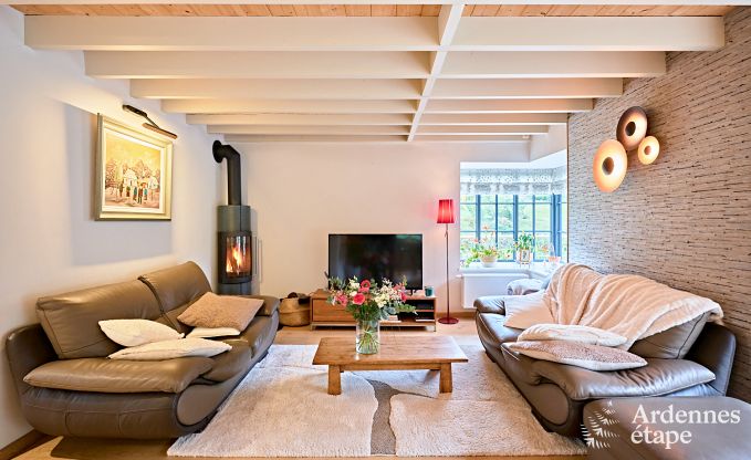 Charmante chalet voor 2 personen in Ferrires met houtkachel, tuin en
privterras aan het water