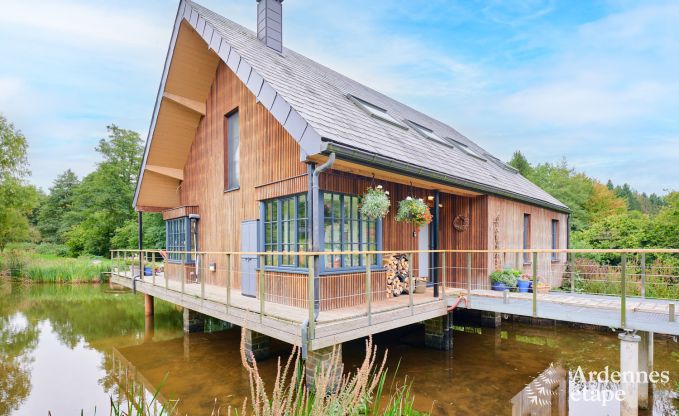 Charmante chalet voor 2 personen in Ferrires met houtkachel, tuin en
privterras aan het water