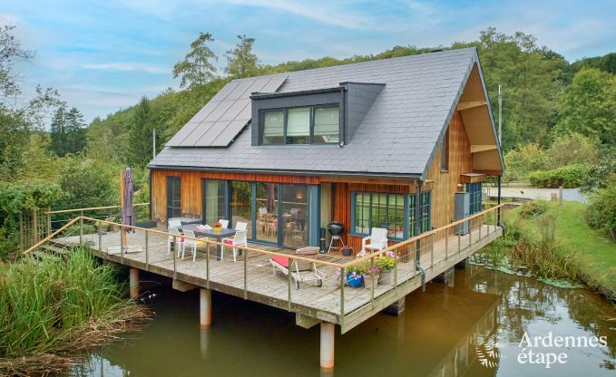 Charmante chalet voor 2 personen in Ferrires met houtkachel, tuin en
privterras aan het water