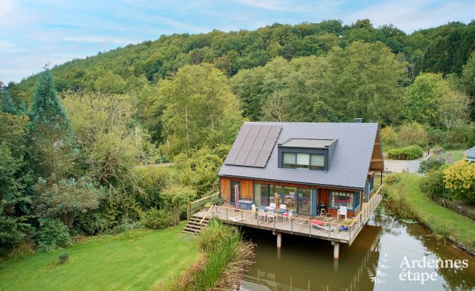 Charmante chalet voor 2 personen in Ferrires met houtkachel, tuin en
privterras aan het water