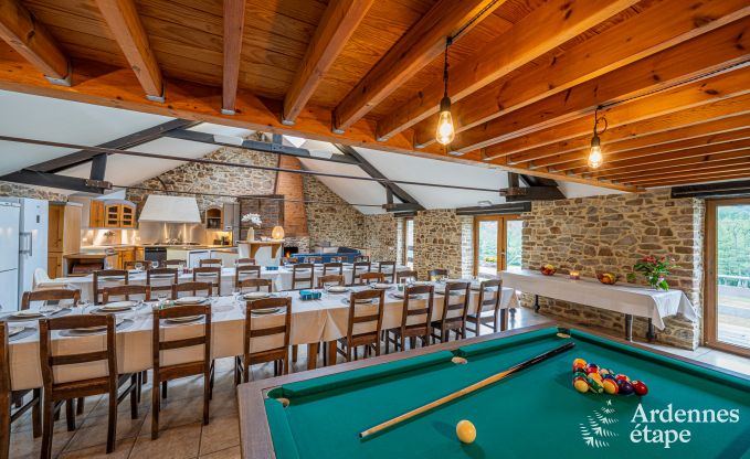 Ruim vakantiehuis voor 32 personen in Ferri�res met 12 slaapkamers, sauna, jacuzzi en speelvoorzieningen