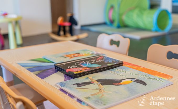 Ruim vakantiehuis voor 32 personen in Ferri�res met 12 slaapkamers, sauna, jacuzzi en speelvoorzieningen