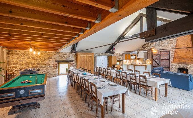 Ruim vakantiehuis voor 32 personen in Ferri�res met 12 slaapkamers, sauna, jacuzzi en speelvoorzieningen